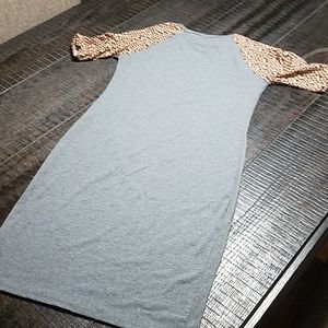 Robe LuLaRoe Julia neuve avec étiquette manches raglan